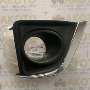KAPAK SİS FAR COROLLA 13-16 SAĞ KROM (SİS DELİKLİ)