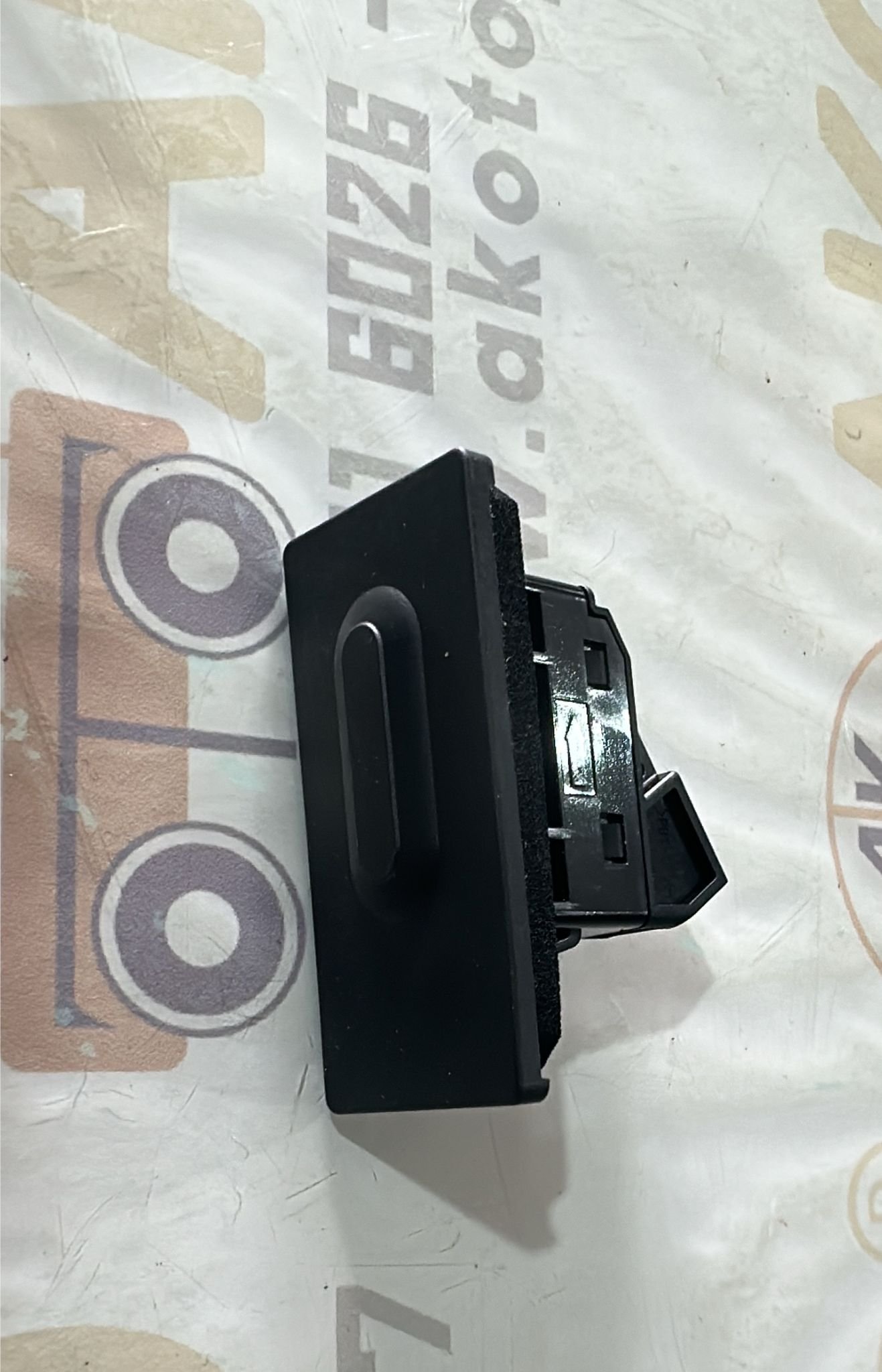 DÜĞME BAGAJ AÇMA MAZDA CX3 MAZDA 3 12- SEDAN